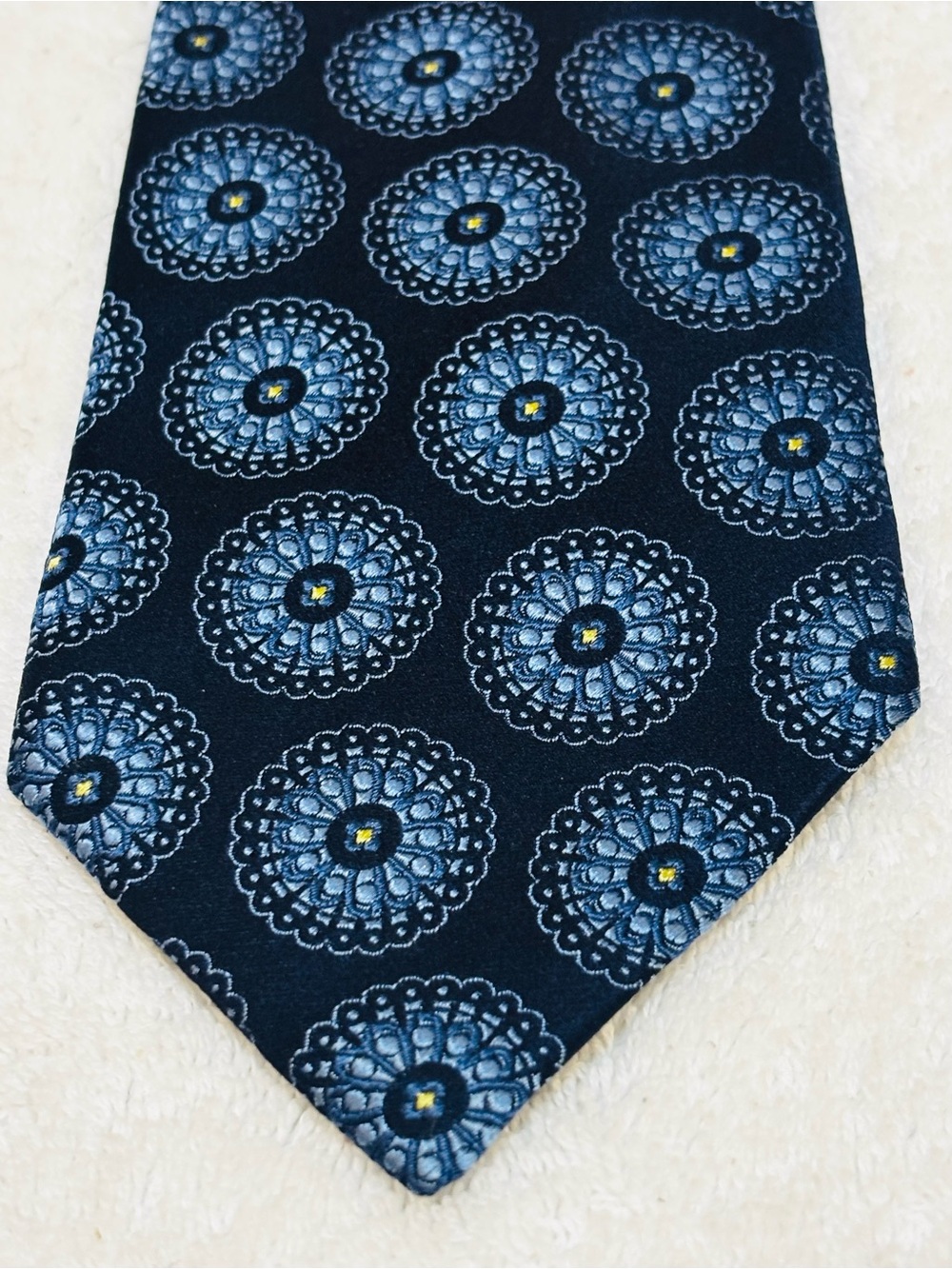 Brand New Stylish Tie By BANANA REPUBLIC - Picture 2 of 4